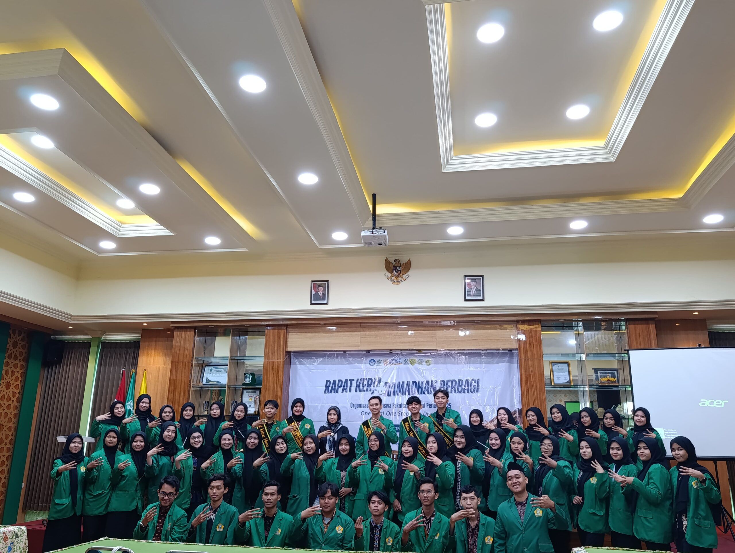 Rapat Kerja Ormawa Fakultas Ekonomi Unusida 2025 dan Santunan Anak Yatim di PC Muslimat NU Sidoarjo
